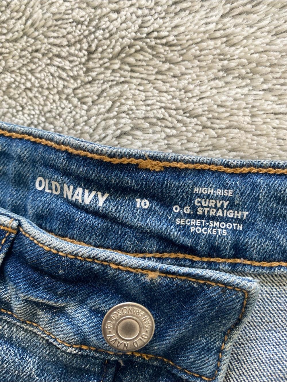 Old Navy High-Rise Curvy OG Straight Jean Shorts - Picture 4 of 6